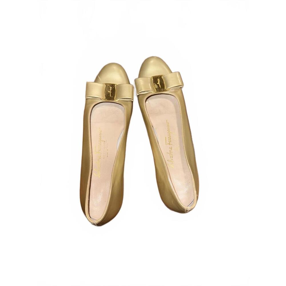 Chic Gold Ballet Flats by Salvatore Ferragamo Size 6 1//2